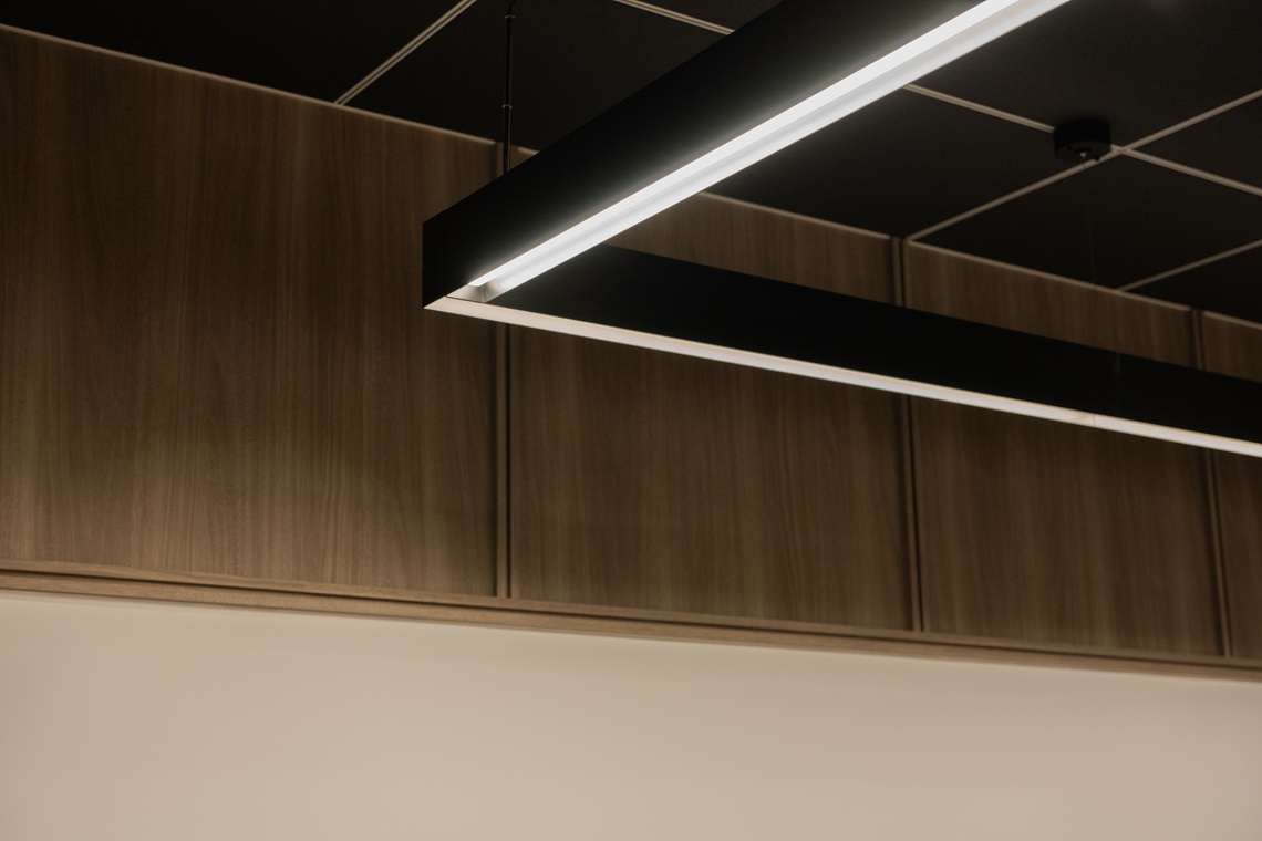 オフィス内装デザイン　照明