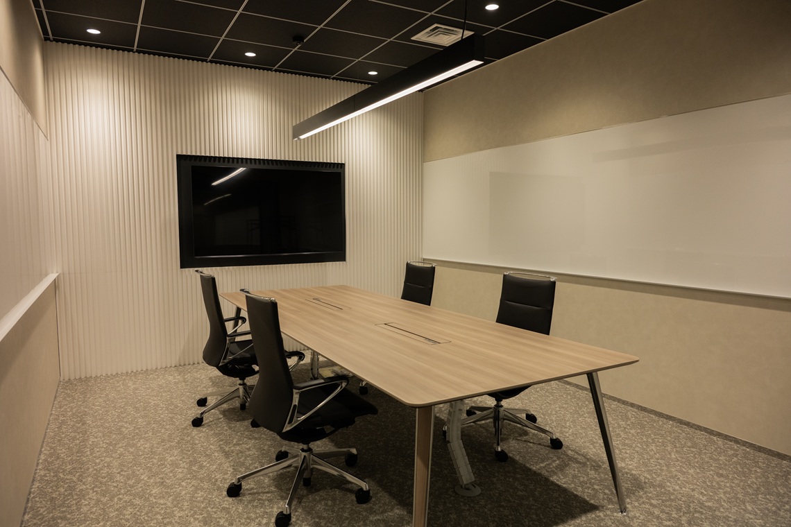 オフィス内装デザイン　会議室
