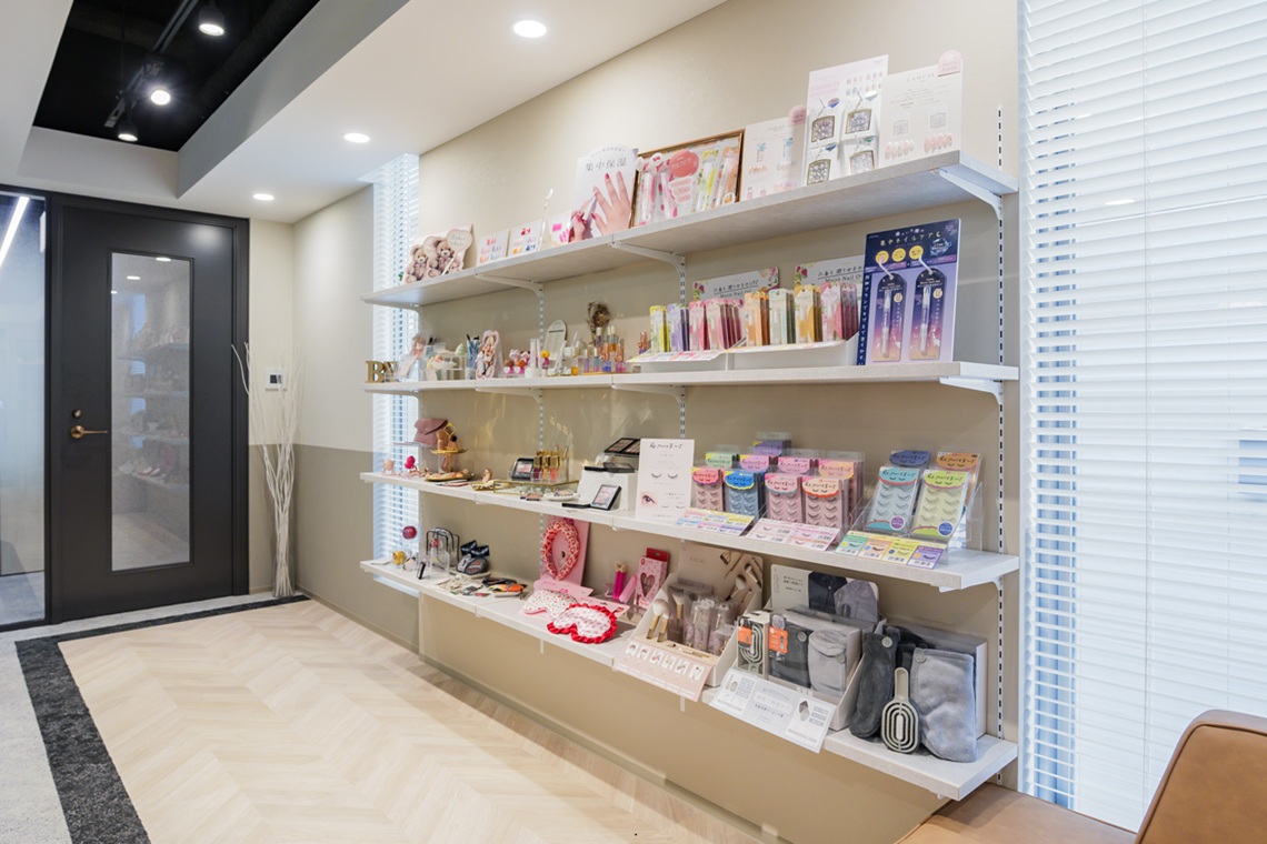 壁面ラック　稼働棚