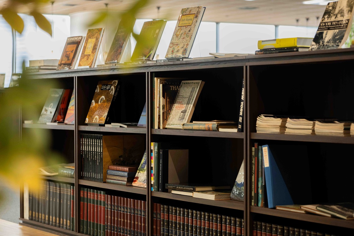 オフィス内装デザイン　造作棚