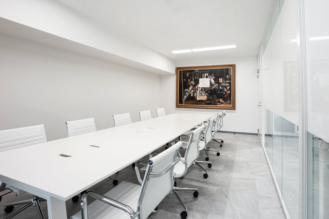 オフィス　会議室　白