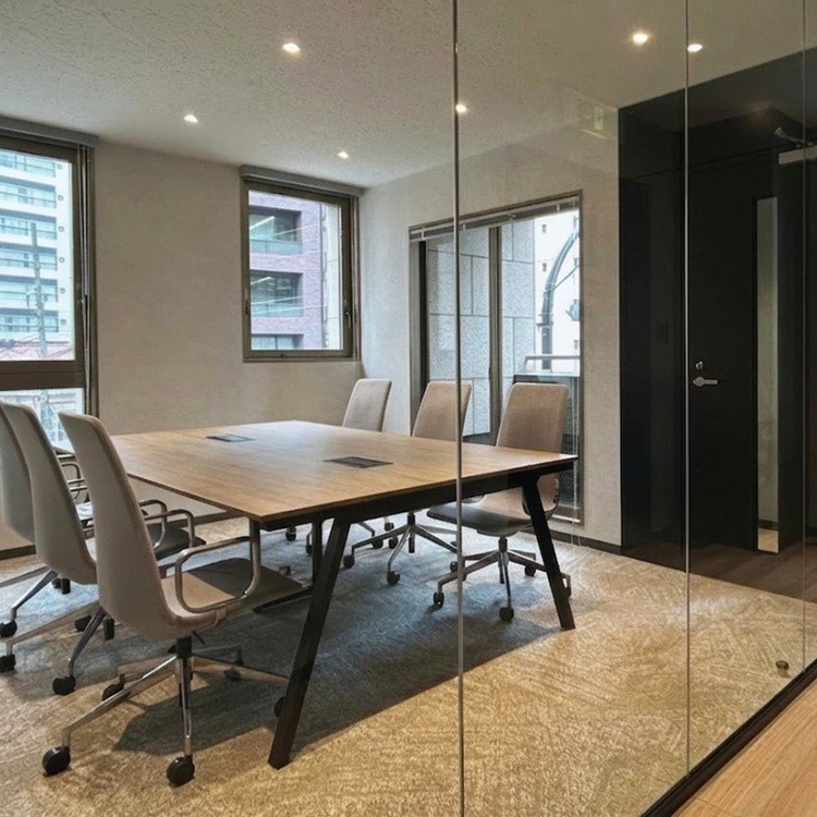 セットアップオフィス　会議室　ガラス